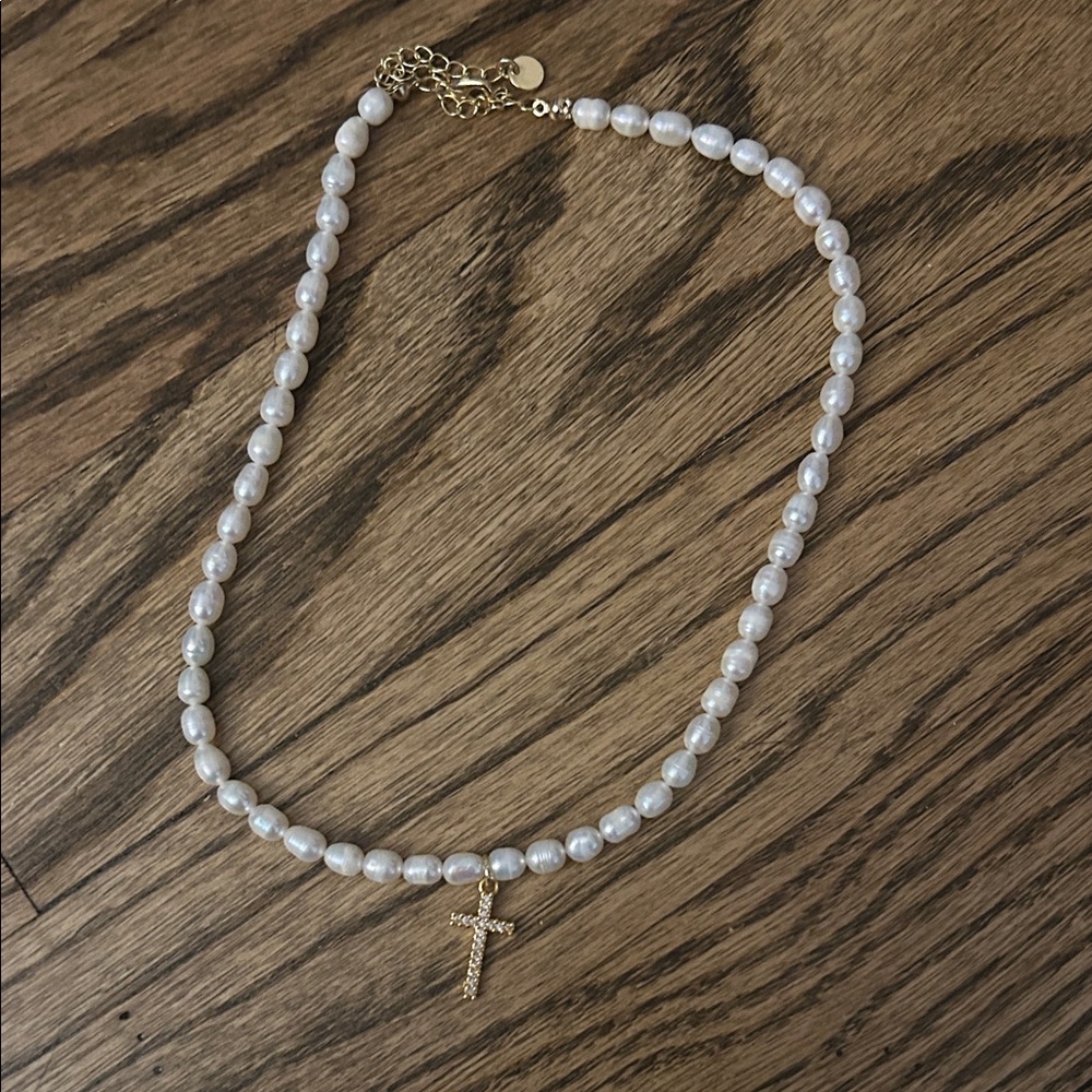 Pearl Choker Necklace with Gold Cross Pendant
